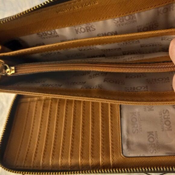 Michael Kors Full Size Wallet Cottagecore Grandmacore - Picture 8 of 10